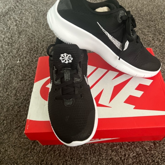 Nike Experience Run 11 Sz. 7.5 Black - Picture 3 of 4